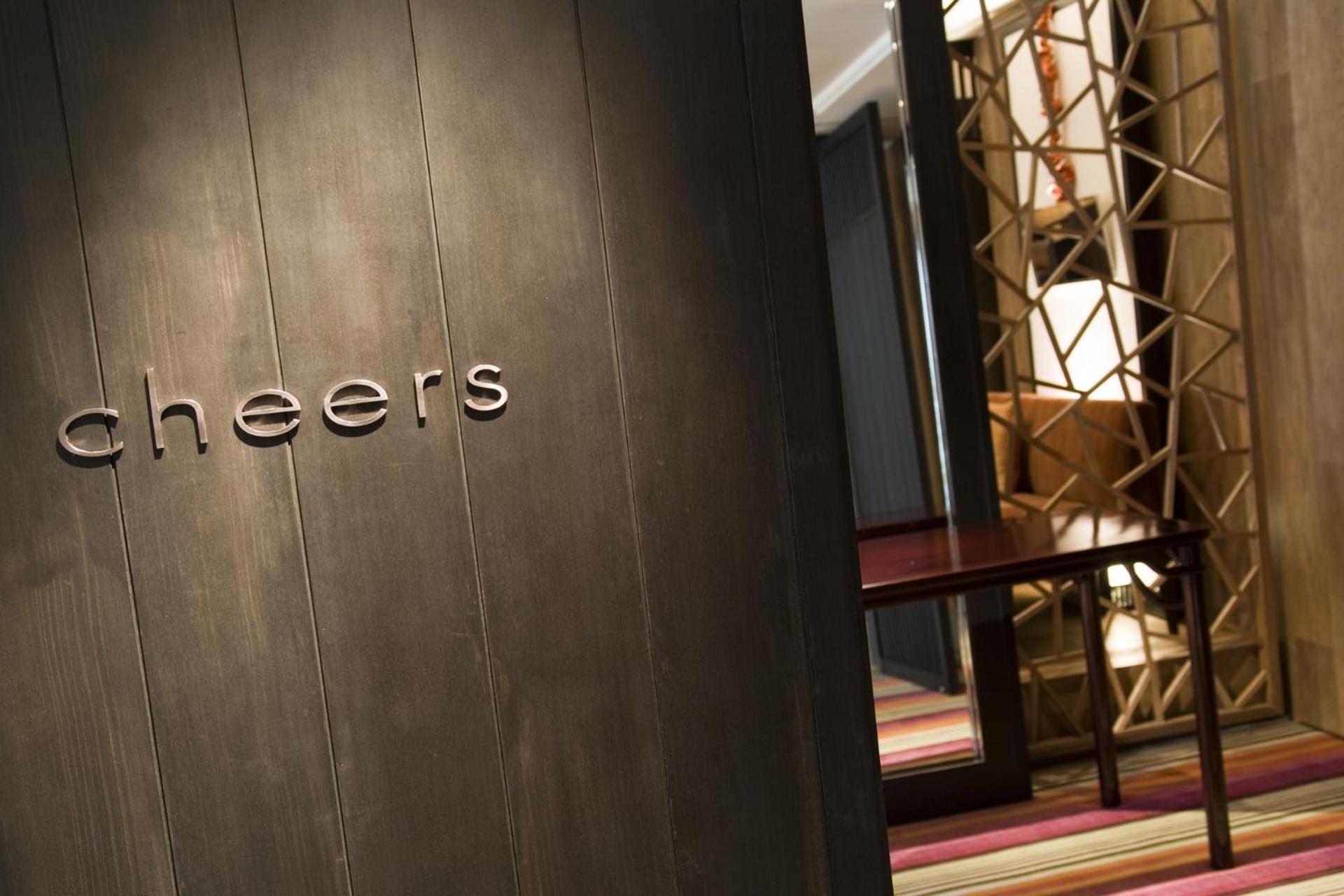 Grand Hyatt Taipei Hotel Kültér fotó Entrance to Cheers
