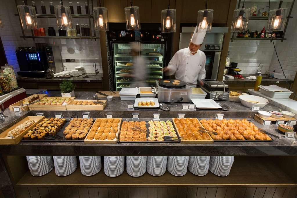 Grand Hyatt Taipei Hotel Étterem fotó A buffet at a hotel